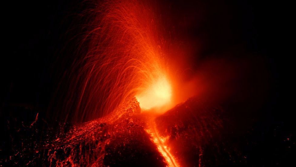 El Etna entra en erupción