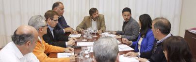 Cabildo y Ejecutivo repasan el estado de las 25 obras en la Isla