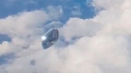 Un pasajero asegura haber grabado un OVNI en pleno vuelo
 