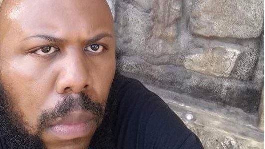 Mata a un anciano al azar y lo retransmite en Facebook