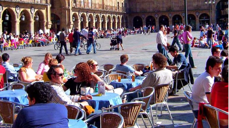 La Policía de Salamanca pide montar las mesas de las terrazas sin cubiertos