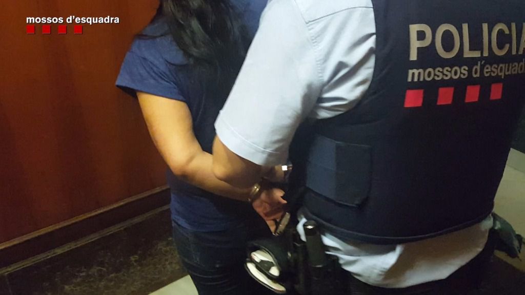 Detenida una banda que robaba a turistas fingiendo ser policías en Barcelona