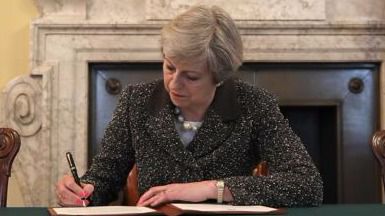 May ofrecerá dos años de libre circulación a los ciudadanos europeos