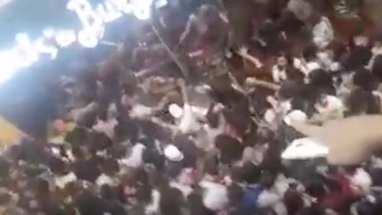 Una hamburguesa de 15 centavos provoca una estampida en Filipinas