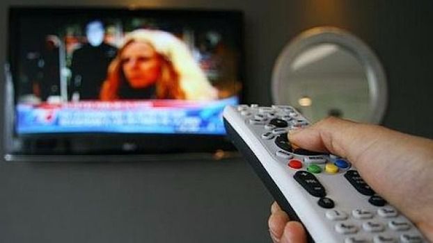 Telecinco lidera audiencias en agosto, y el consumo cae a 205 minutos diarios