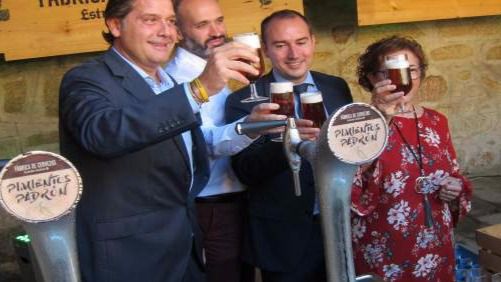 Estrella Galicia lanza una cerveza elaborada con pimientos de Padrón