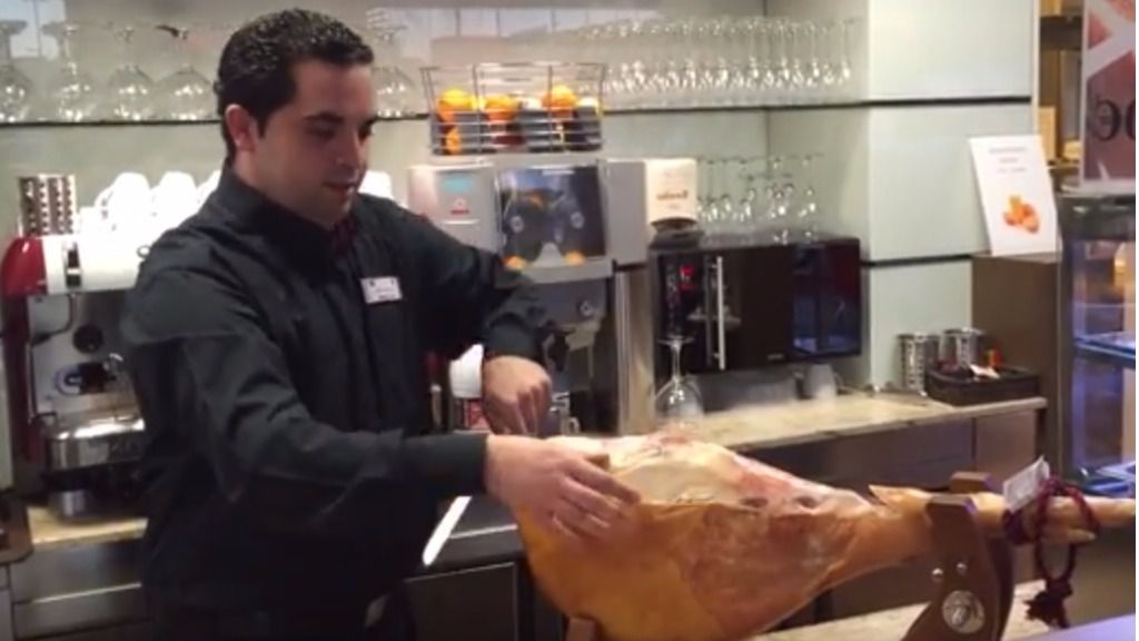 Los turistas lo tienen claro: jamón, paella y cerveza, lo más demandado