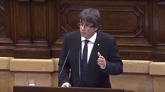 Puigdemont declara la independencia y la suspende al mismo tiempo