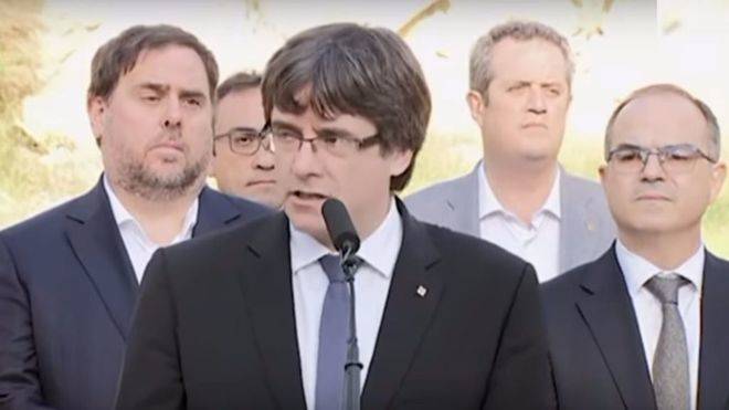 Puigdemont evita responder, pide diálogo y que cese la 'represión'