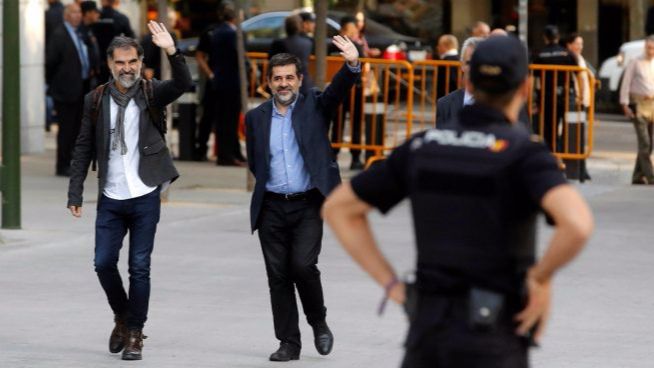 El compañero de celda de Jordi Sánchez se cambia harto de la 'matraca' soberanista