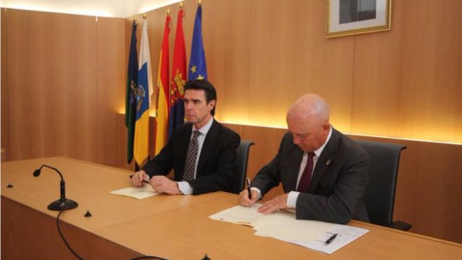 Soria firma en Tías la concesión de una subvención de 500.000 euros