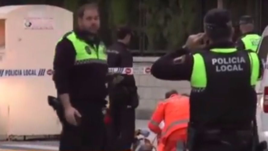 Tirotea a su expareja en la puerta del colegio y después se suicida