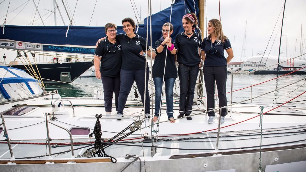 La travesía contra el cáncer pone rumbo a Canarias desde Benalmádena