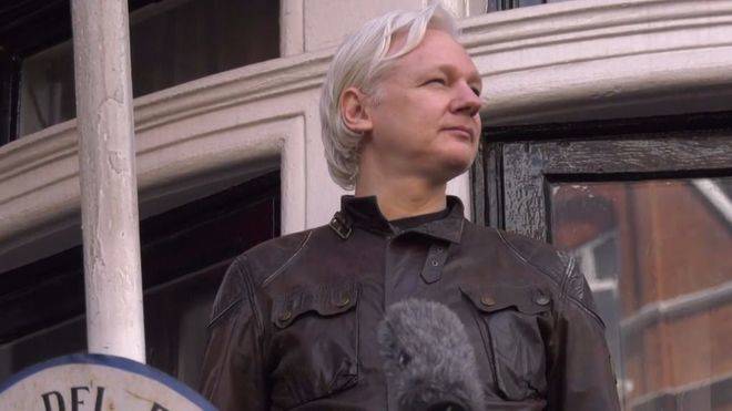 Assange se juega el asilo por apoyar la independencia de Cataluña