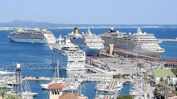Imagen de varios cruceros en el puerto de Palma