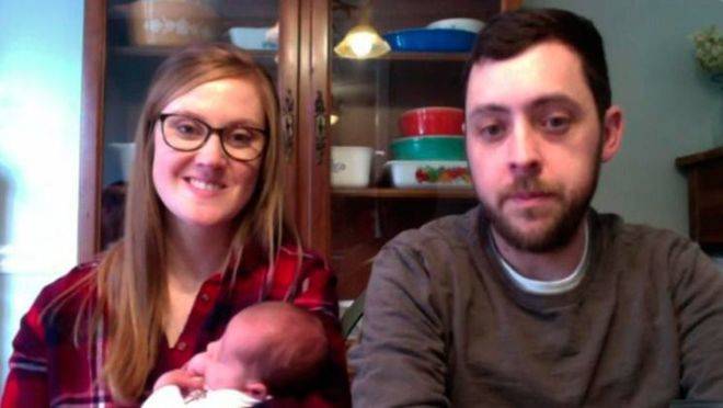 Con 25 años da a luz a un bebé de un embrión que fue congelado en 1992