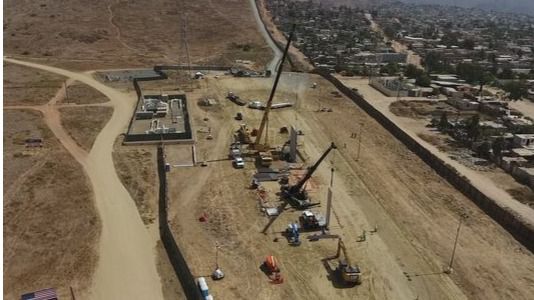 Trump pide 18.000 millones al Congreso para el muro de México