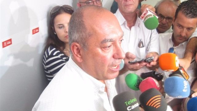 Cruz insiste en que la postura socialista 'a día de hoy' sigue siendo 'no' a Rajoy