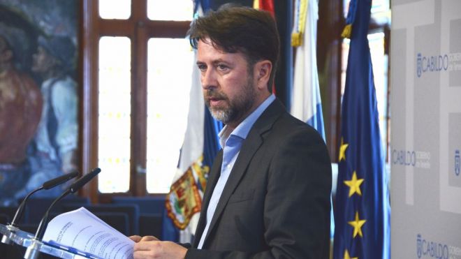 Alonso dice que seguirá con el PSOE en el Cabildo aunque se rompa el pacto regional