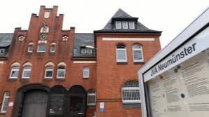 Puigdemont ingresa en la cárcel alemana de Neumünster a la espera de su declaración