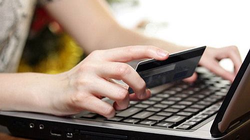 Viajes y turismo es en lo que más gastaron los españoles por Internet