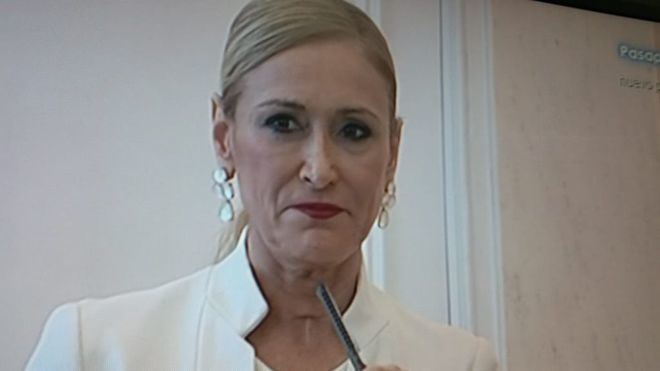 Cifuentes deja de presidir la Comunidad de Madrid tras las polémicas del máster y el video