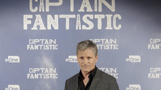 Viggo Mortensen se hace socio de Òmnium Cultural