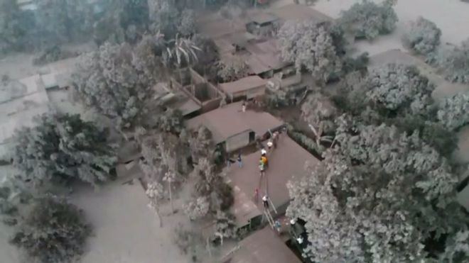 Suben a 25 el número de fallecidos por el volcán de Fuego en Guatemala