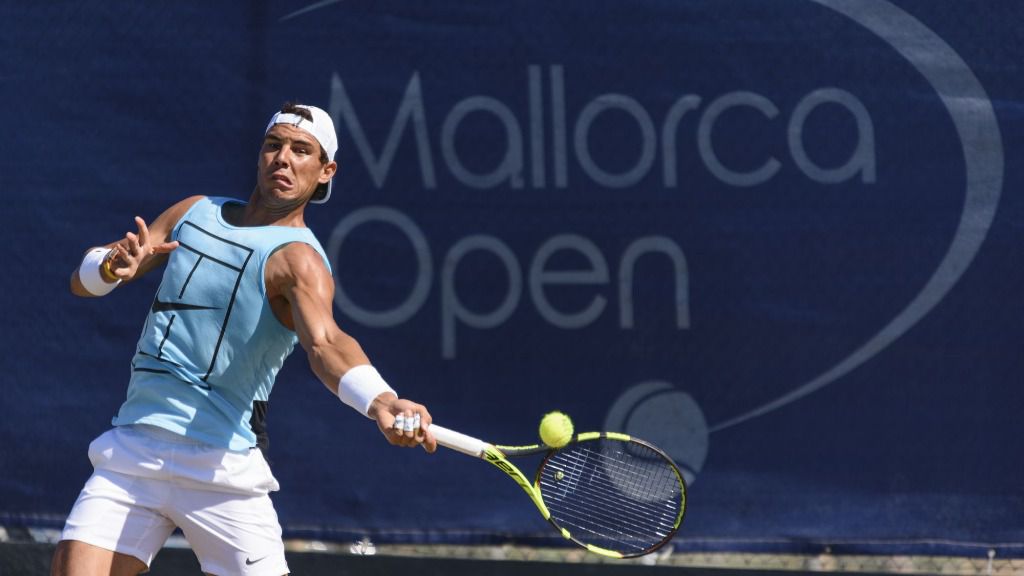 Nadal prepara Wimbledon entrenando en las pistas del Mallorca Open