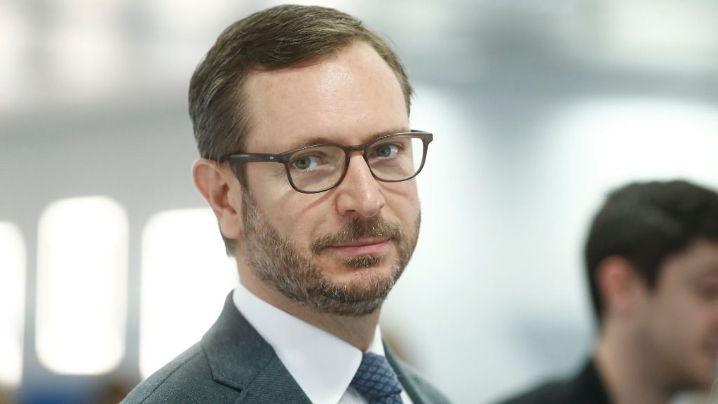 Maroto ve en Sánchez un presidente de 'gestos y fotos'