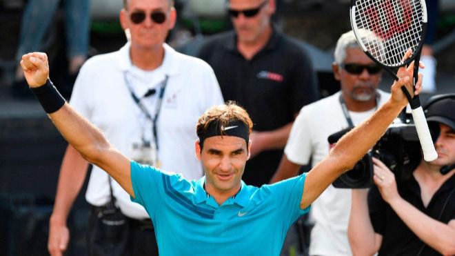 Federer recupera el número uno al meterse en la final en Stuttgart