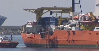 Atraca el Aquarius en el puerto de Valencia con 106 inmigrantes a bordo