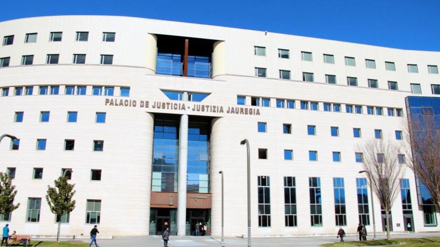 Una de las magistradas respalda la libertad y el presidente del tribunal queda en minoría