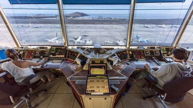 Controladores de Barcelona plantean una huelga en julio y agosto