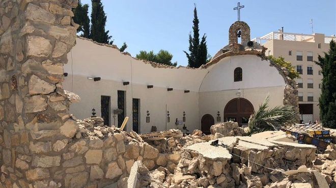 El techo de una iglesia de Alicante se derrumba al acabar una misa
