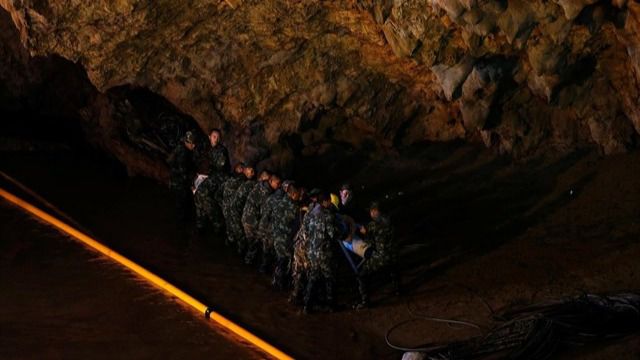 Retrasan el rescate de los ocho niños hasta hacerlo 'de la forma más segura'