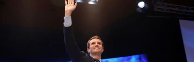 Pablo Casado arrasa a Santamaría