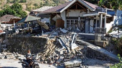 Al menos 91 muertos en un terremoto de magnitud 7 en Indonesia