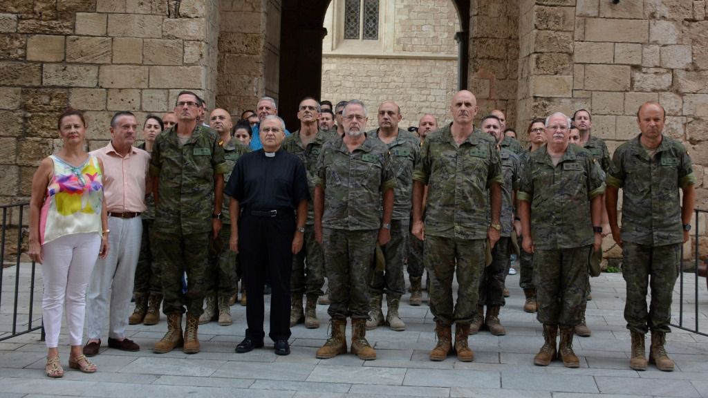 Minuto de silencio del Ejército por las víctimas de los atentados de Cataluña