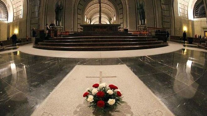 El Gobierno inicia el procedimiento para exhumar a Franco