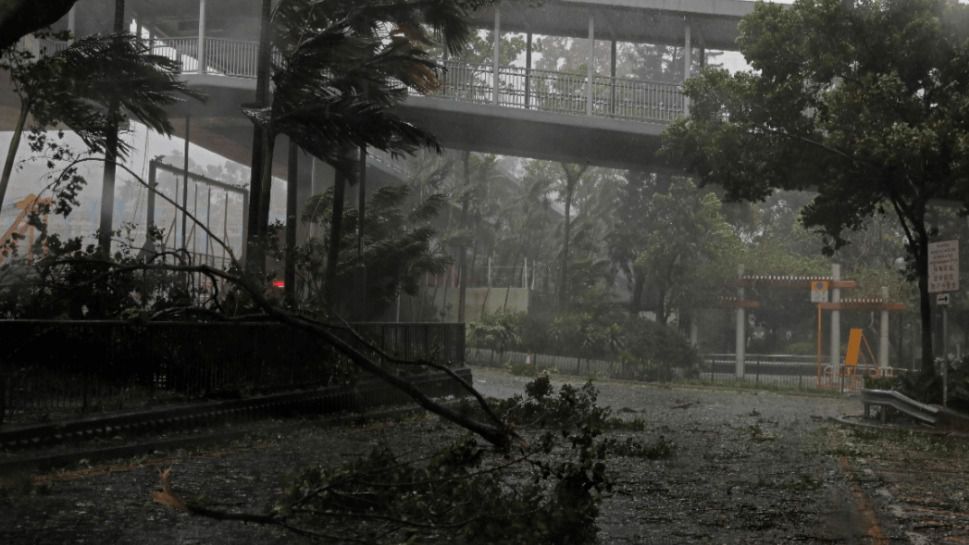 Hong Kong permanece en alerta máxima por el súper tifón Mangkhut