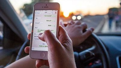 La DGT intensifica los controles para evitar el uso del móvil en conductores