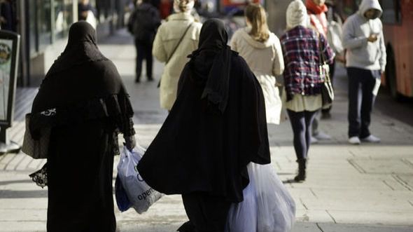 El cantón suizo de San Galo prohíbe el burka, niqab, chador y hijab en espacios públicos