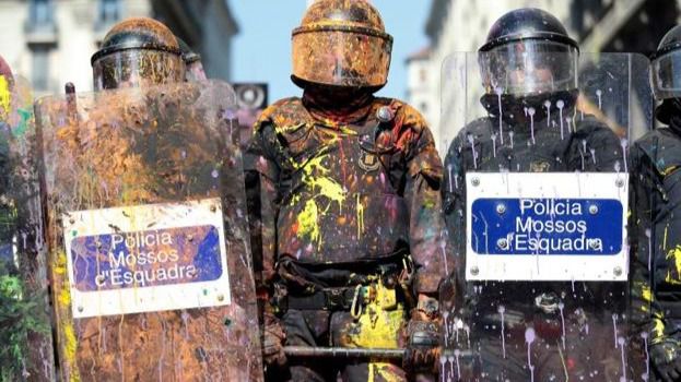 Seis detenidos y 24 heridos en la manifestación independentista y de policías en Barcelona
