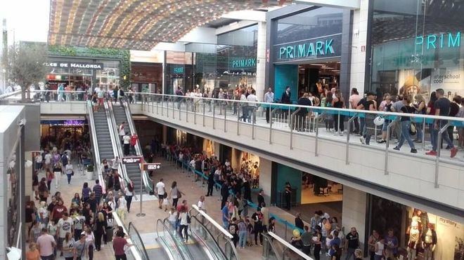 Las grandes superficies alertan de que se perderán 5.000 empleos si se sigue retrasando su apertura