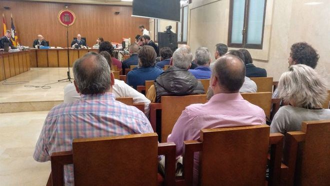 Otros 20 controladores admiten haber abandonado su puesto en el puente de la Constitución de 2010