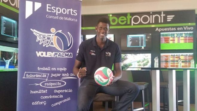 Multan con 3.001 euros a un locutor por racismo en un partido de Voley