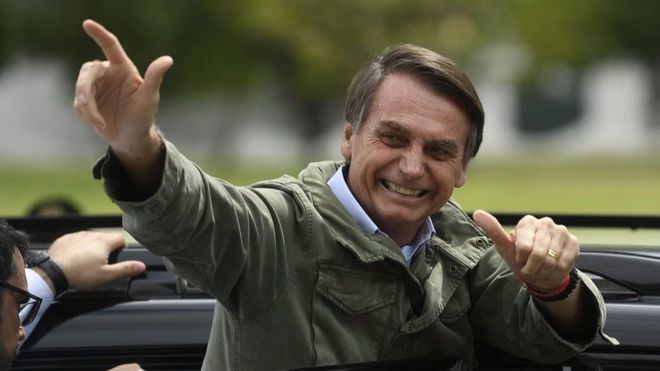 Bolsonaro promete 'apego' a la Constitución para gobernar Brasil hasta el 2022