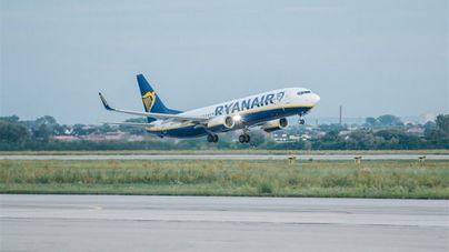 Ryanair solo dejará subir sin pagar una bolsa pequeña a cabina a partir de este jueves