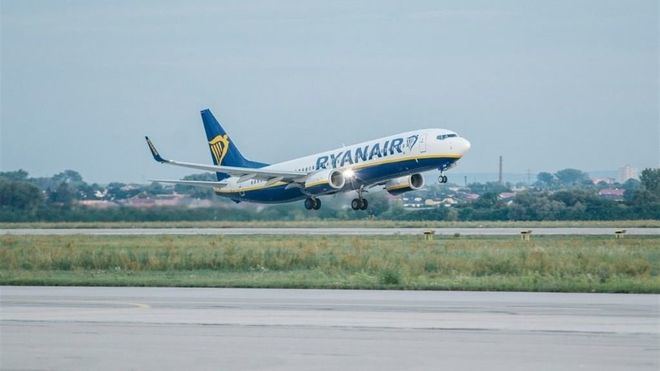Ryanair solo dejará subir sin pagar una bolsa pequeña a cabina a partir de este jueves
